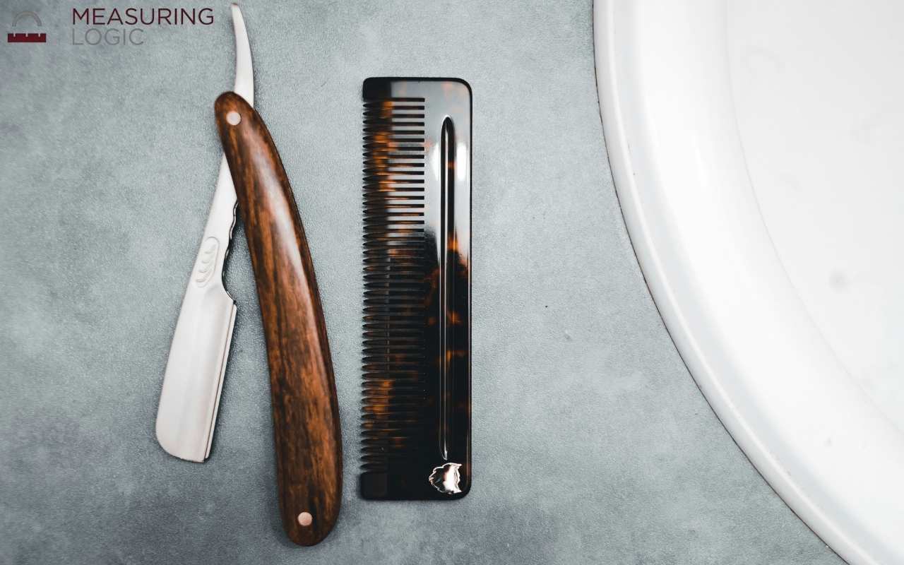 5 inch Small pocket comb and shaving blade