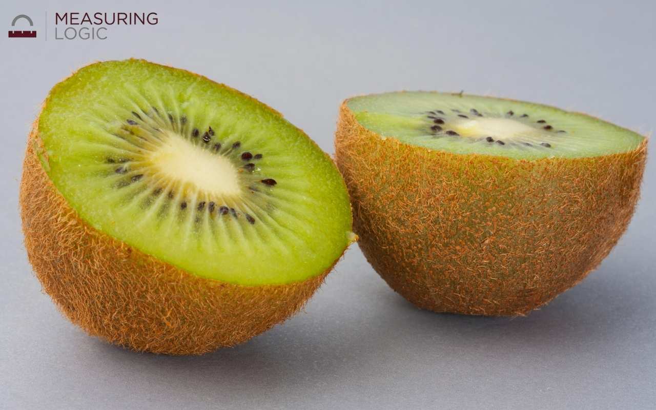 A kiwi fruit sliced in half