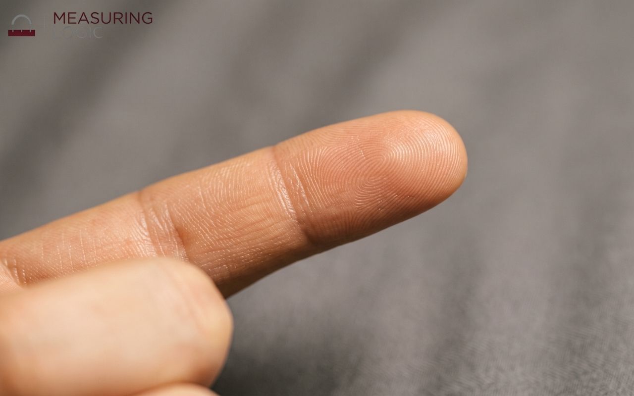 Index finger being used as a 3 inch reference